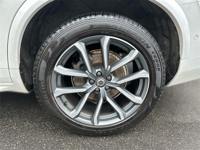 2017 Volvo XC90 T6 Momentum