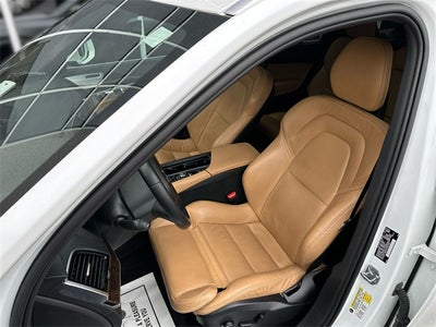 2017 Volvo XC90 T6 Momentum