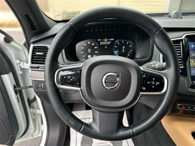 2017 Volvo XC90 T6 Momentum