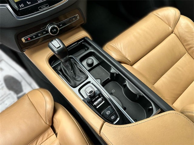 2017 Volvo XC90 T6 Momentum