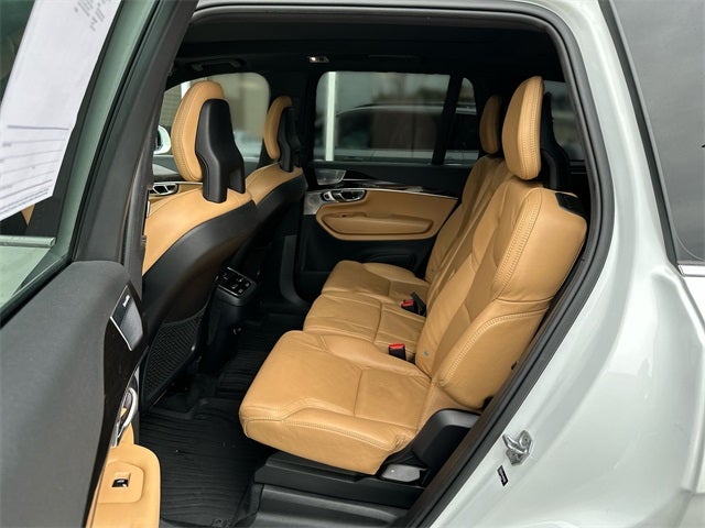 2017 Volvo XC90 T6 Momentum