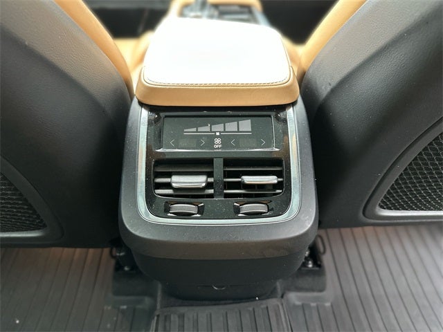 2017 Volvo XC90 T6 Momentum