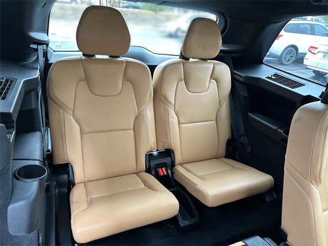 2017 Volvo XC90 T6 Momentum