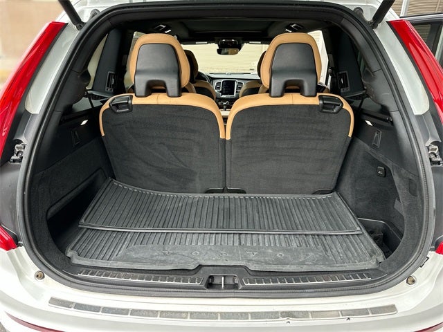 2017 Volvo XC90 T6 Momentum