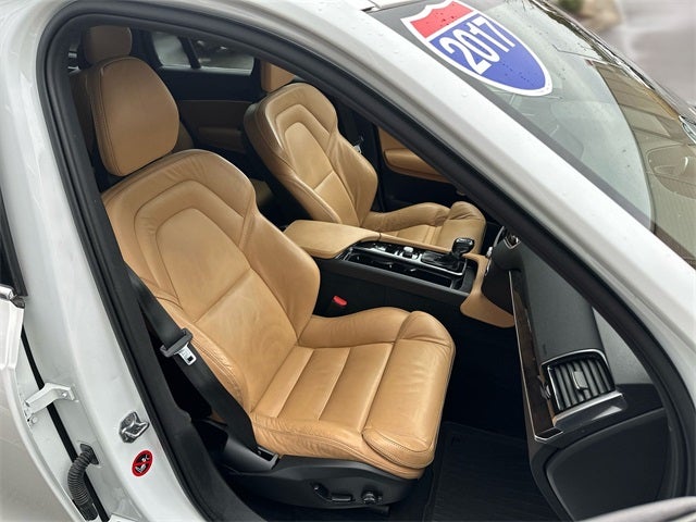 2017 Volvo XC90 T6 Momentum