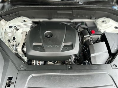 2017 Volvo XC90 T6 Momentum