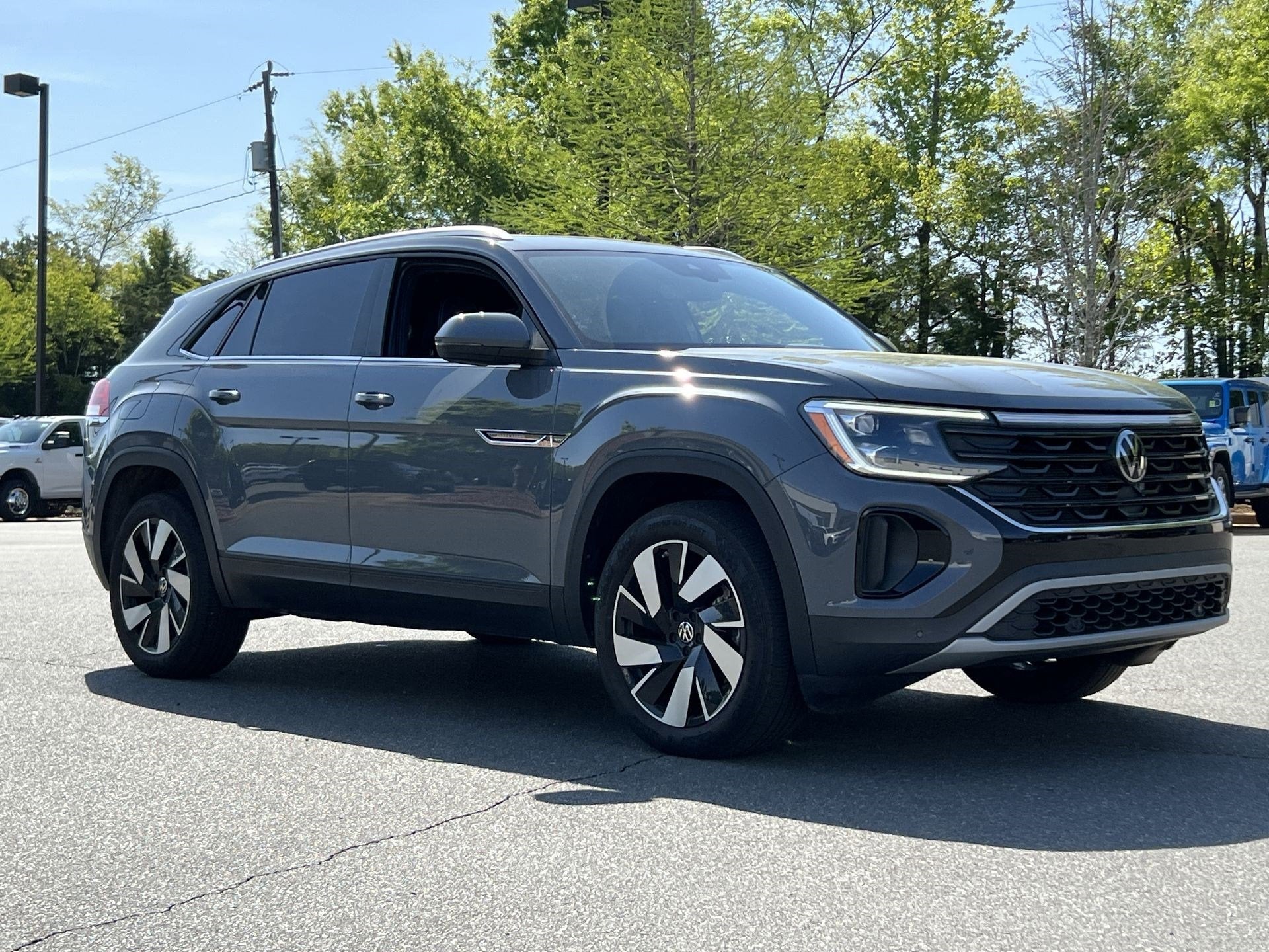 2024 Volkswagen Atlas Cross Sport 2.0T SE w/Technology