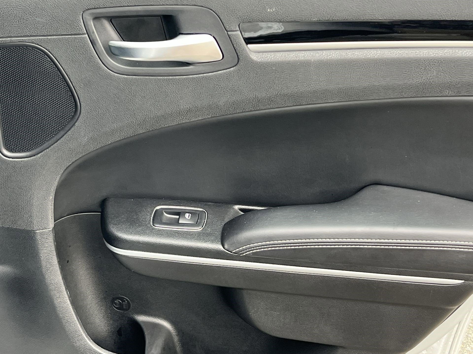 2023 Chrysler 300 300S