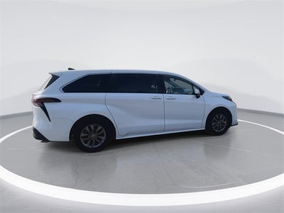 2024 Toyota Sienna LE 8 Passenger