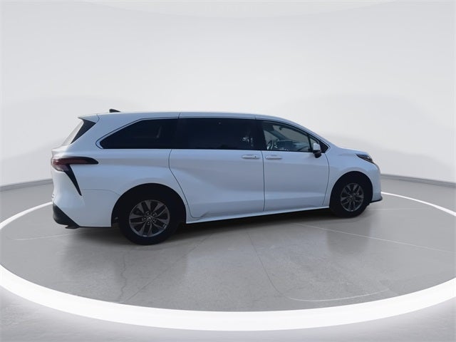2024 Toyota Sienna LE 8 Passenger