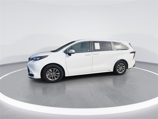 2024 Toyota Sienna LE 8 Passenger
