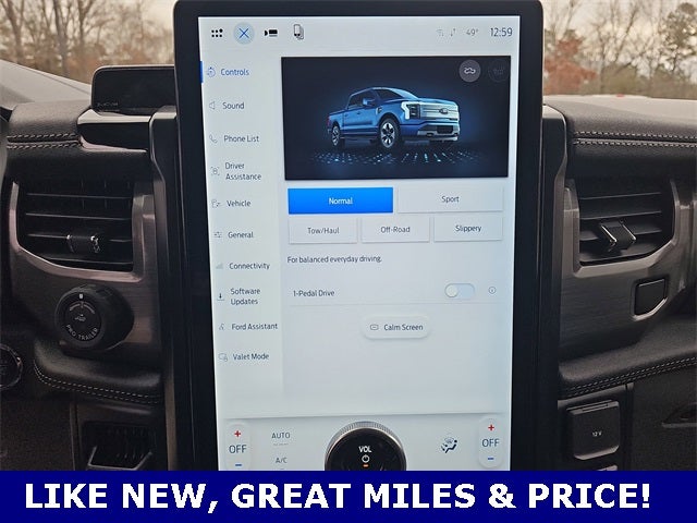 2025 Ford F-150 Lightning Flash