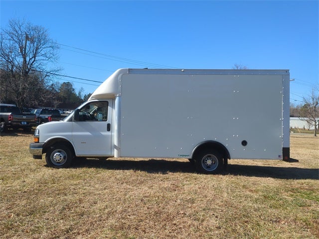 2022 Chevrolet Express 3500 Box Van