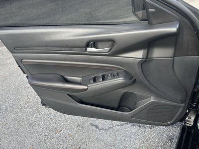 2021 Nissan Altima 2.0 SR