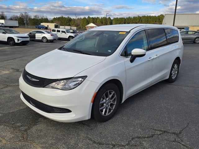 2023 Chrysler Voyager LX