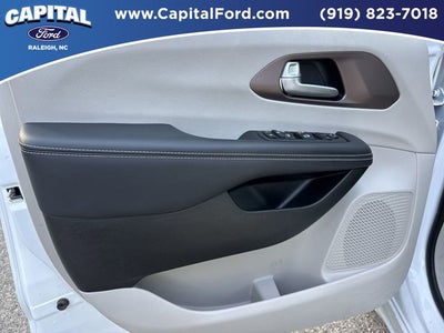 2024 Chrysler Voyager LX