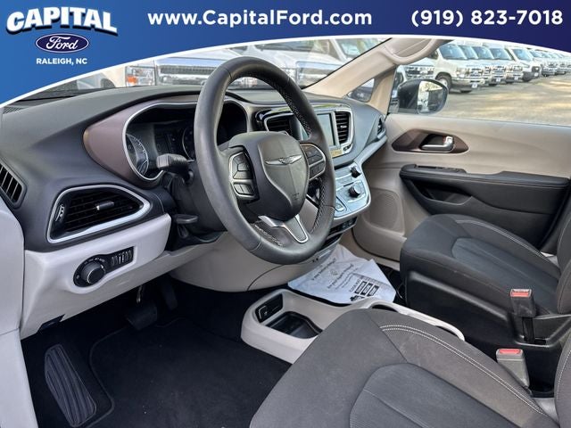 2024 Chrysler Voyager LX