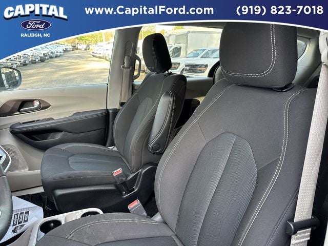 2024 Chrysler Voyager LX