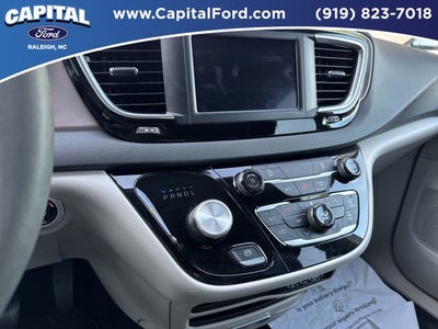 2024 Chrysler Voyager LX