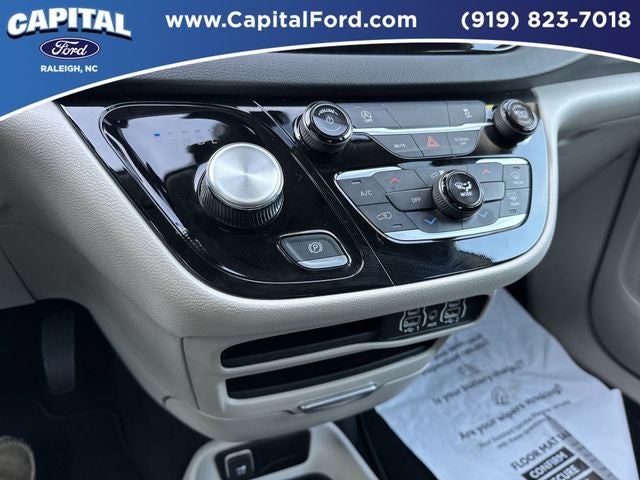 2024 Chrysler Voyager LX