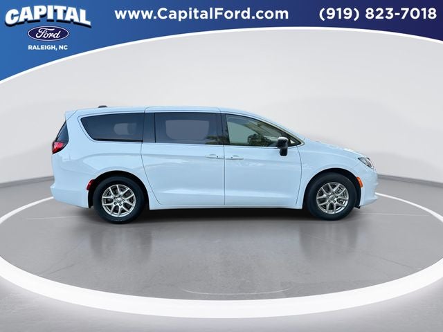 2024 Chrysler Voyager LX