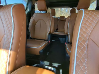 2025 Chrysler Pacifica Hybrid Pinnacle