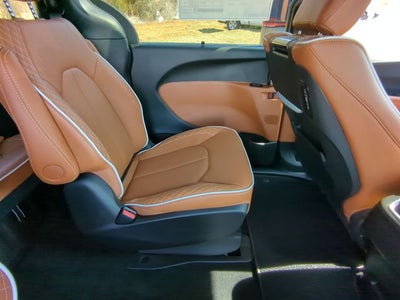 2025 Chrysler Pacifica Hybrid Pinnacle