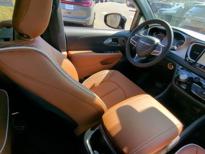 2025 Chrysler Pacifica Hybrid Pinnacle