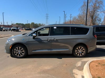 2025 Chrysler Pacifica Hybrid Pinnacle