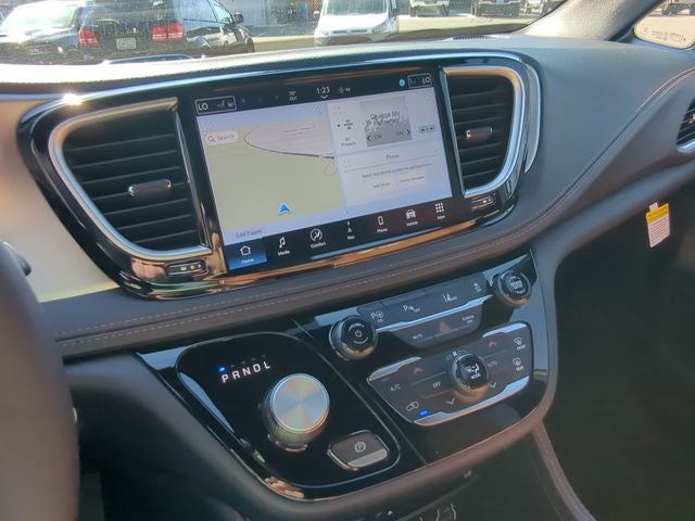 2025 Chrysler Pacifica Hybrid Pinnacle