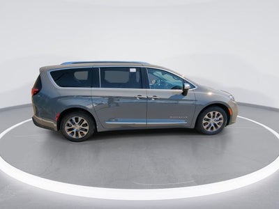 2025 Chrysler Pacifica Hybrid Pinnacle