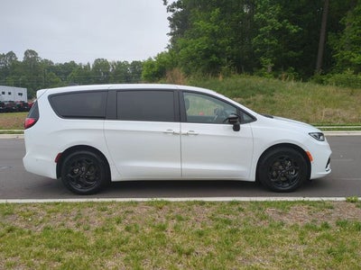 2024 Chrysler Pacifica Hybrid Select