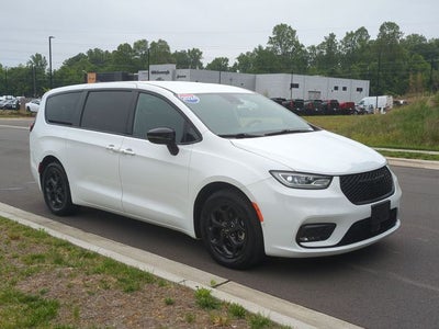 2024 Chrysler Pacifica Hybrid Select