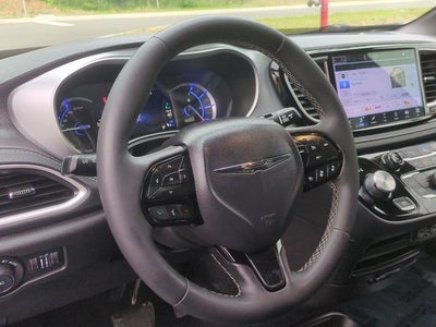 2024 Chrysler Pacifica Hybrid Select