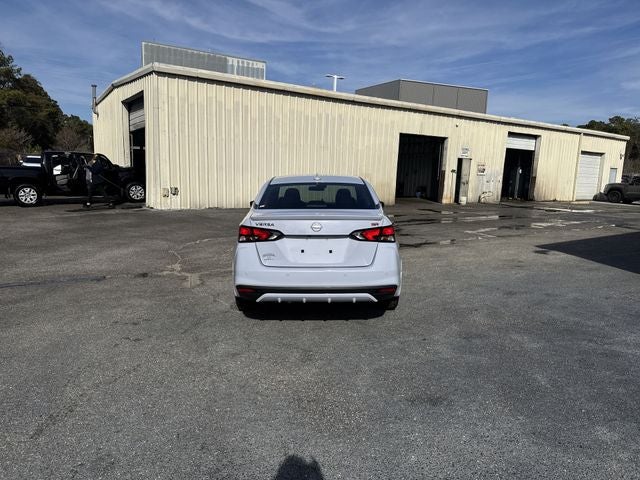 2024 Nissan Versa 1.6 SR