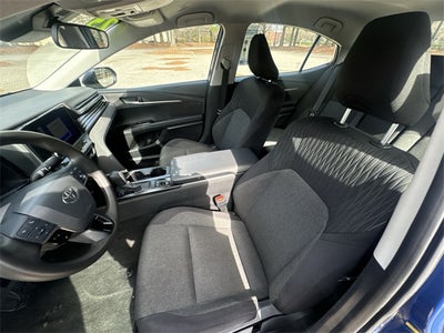 2025 Toyota Camry SE HYBRID