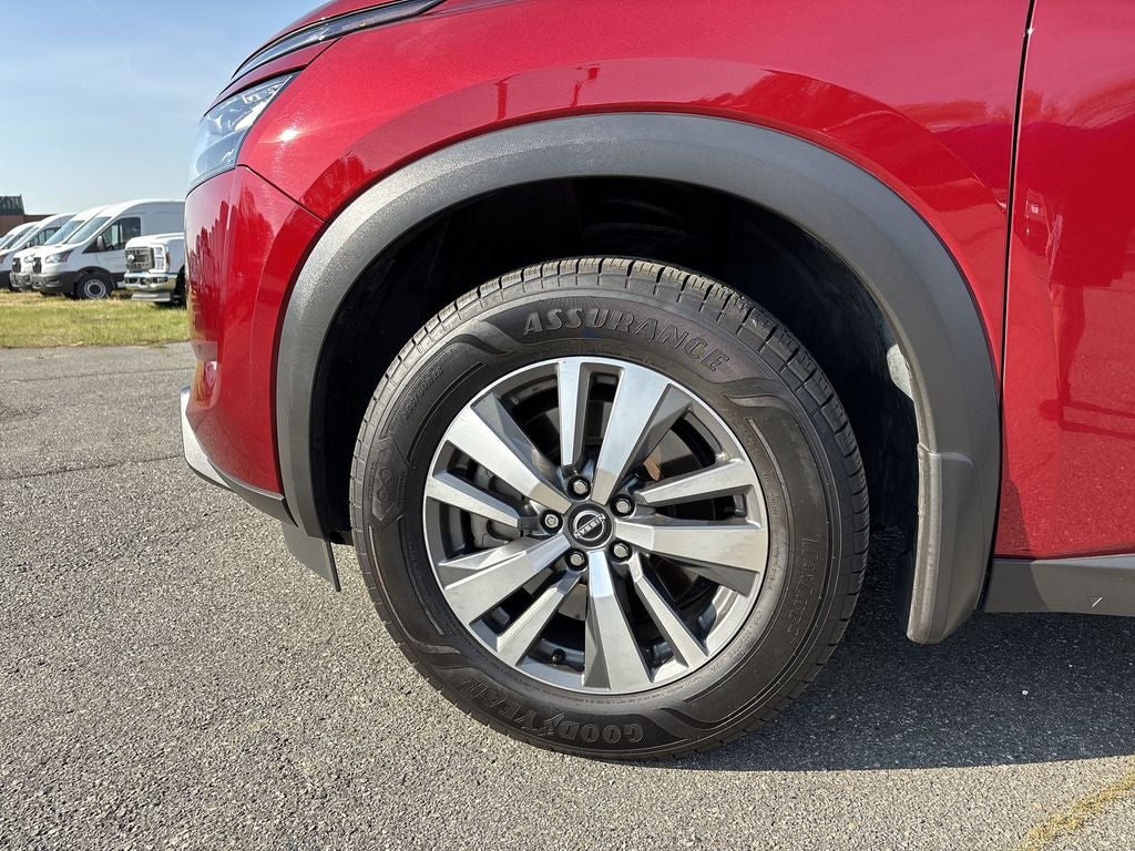 2024 Nissan Pathfinder SL