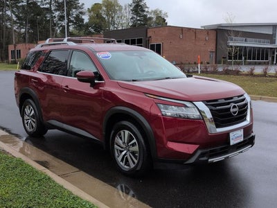 2023 Nissan Pathfinder SL