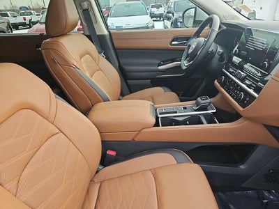 2025 Nissan Pathfinder Platinum