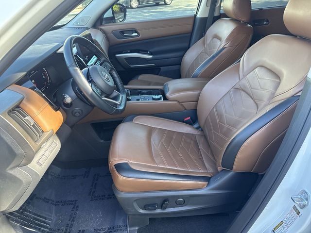 2023 Nissan Pathfinder Platinum