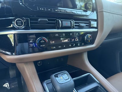 2023 Nissan Pathfinder Platinum