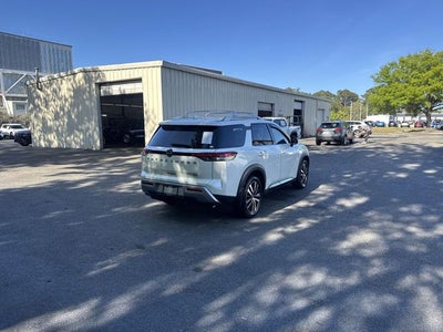 2023 Nissan Pathfinder Platinum