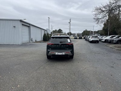 2024 Nissan Pathfinder Platinum