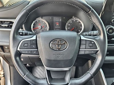 2022 Toyota Highlander LE