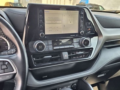 2022 Toyota Highlander LE