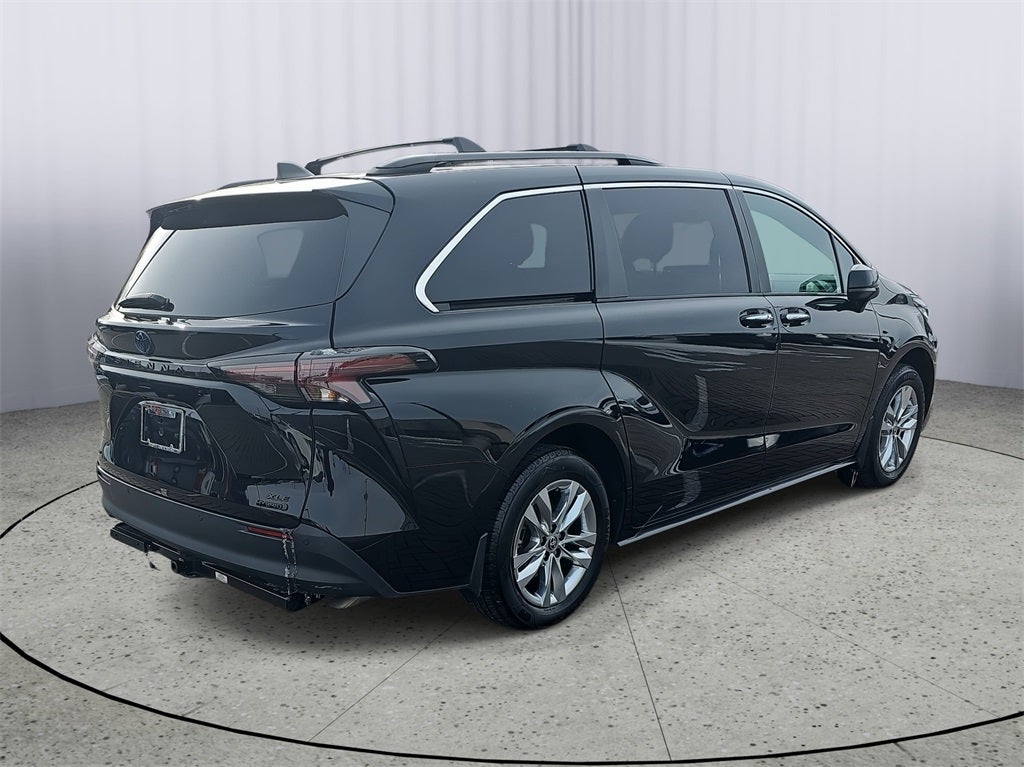 2023 Toyota Sienna Woodland Edition 7 Passenger
