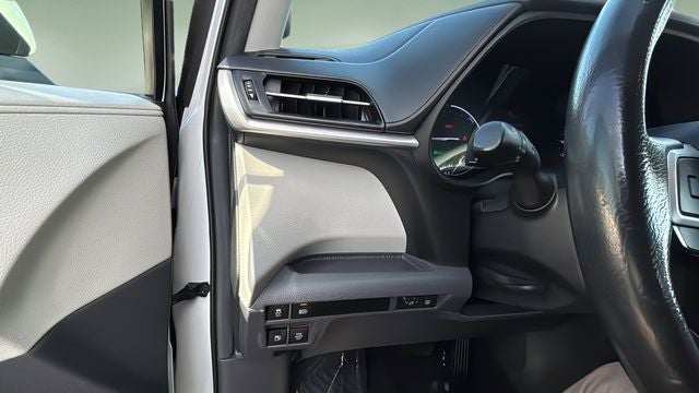 2023 Toyota Sienna XLE 8 Passenger