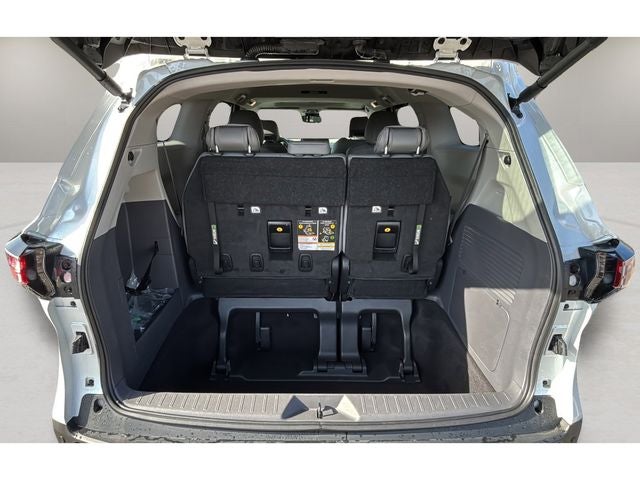 2023 Toyota Sienna XLE 8 Passenger