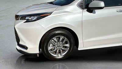 2023 Toyota Sienna XLE 8 Passenger