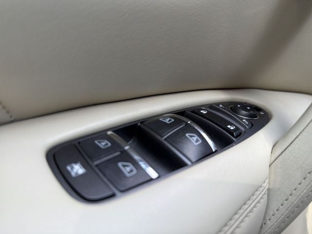 2017 INFINITI QX80 DELUXE